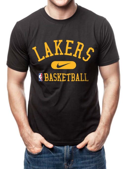 #basketball #nbachicagobulls #nbalakers #nbabulls #chicagobulls #nbatshirt #basketballtshirt #lakerstshirt #lakers